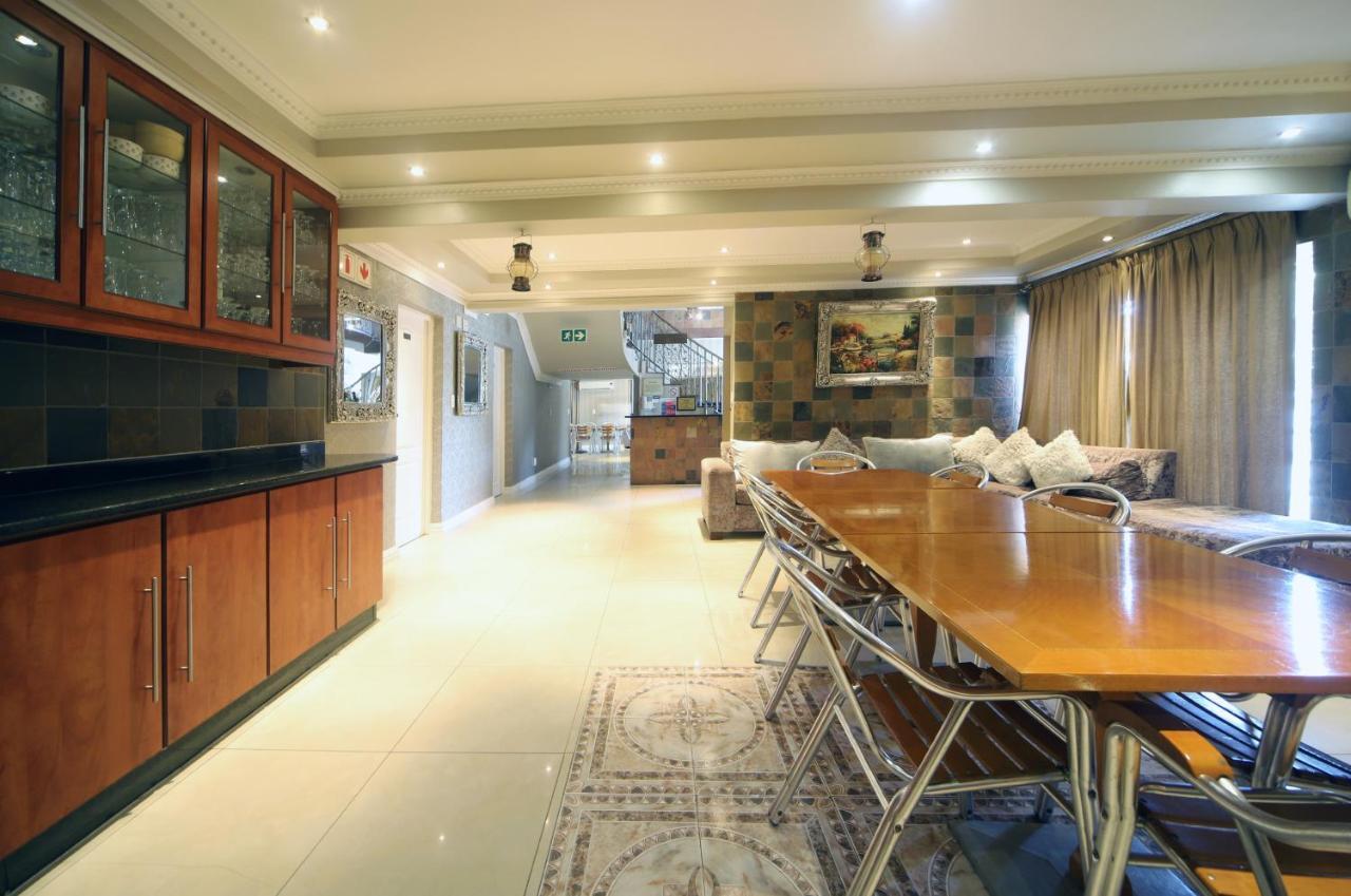 Savoy Lodge Cape Town Bagian luar foto