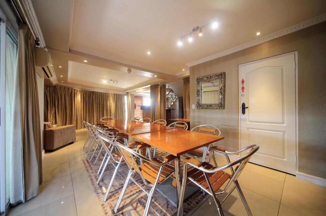 Savoy Lodge Cape Town Bagian luar foto
