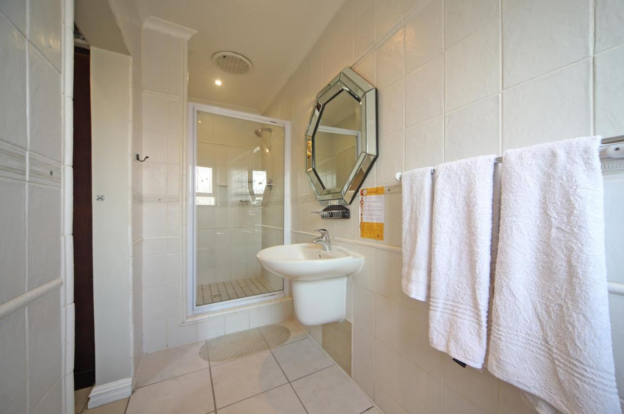 Savoy Lodge Cape Town Bagian luar foto