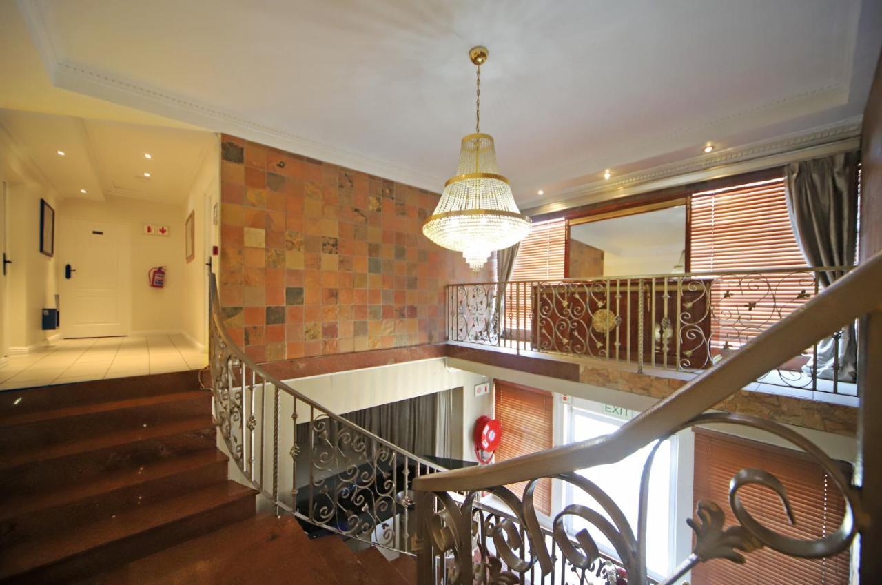 Savoy Lodge Cape Town Bagian luar foto