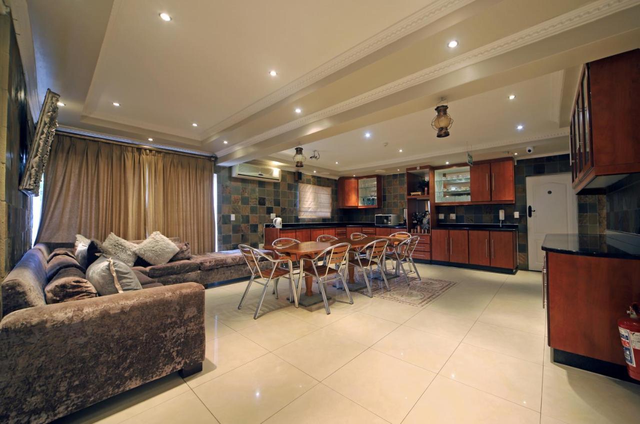Savoy Lodge Cape Town Bagian luar foto